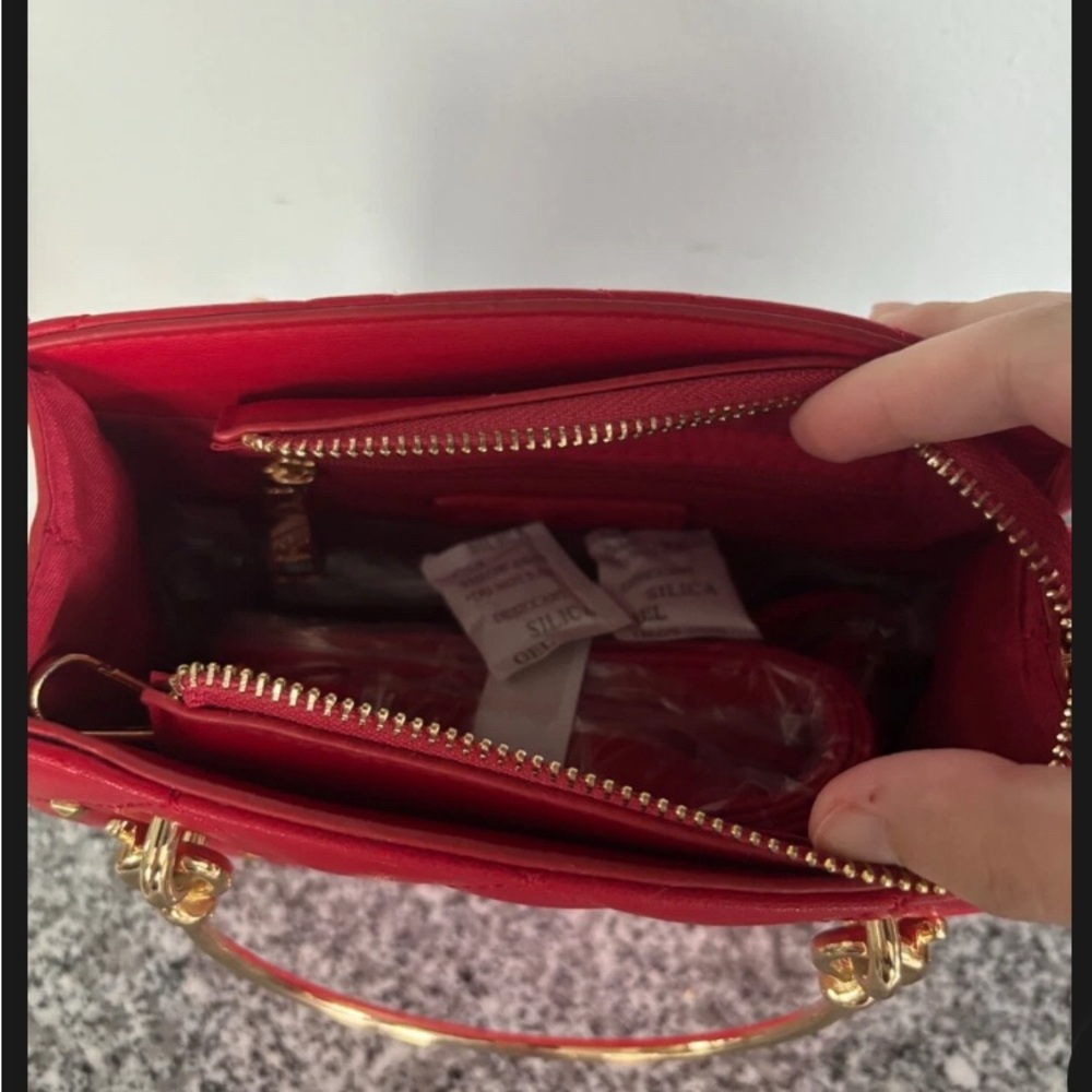 Badgley Mischka Red Purse or Crossbody Gold Hardware Square Quilt and Studs NEW - Picture 4 of 4